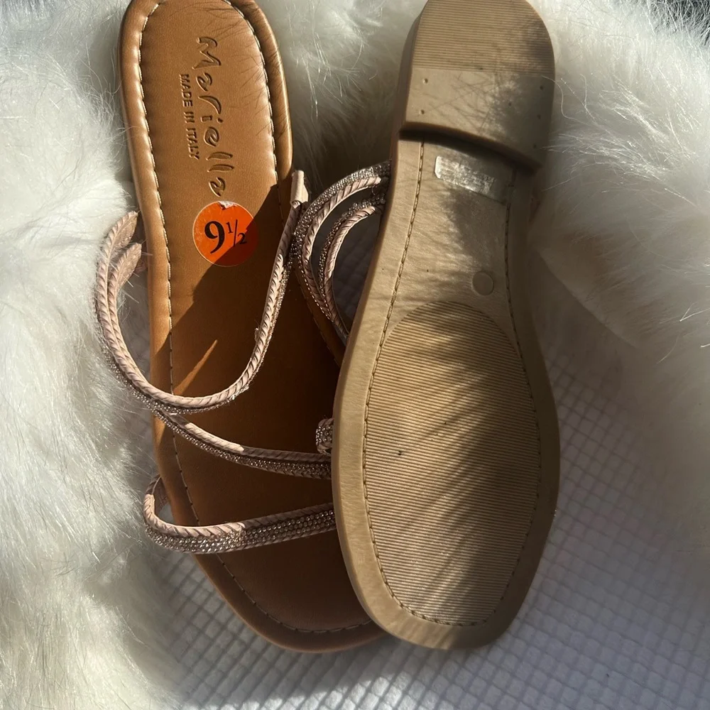 Cream Minimalist Sandals with Crossed Straps - Picture 7 of 9